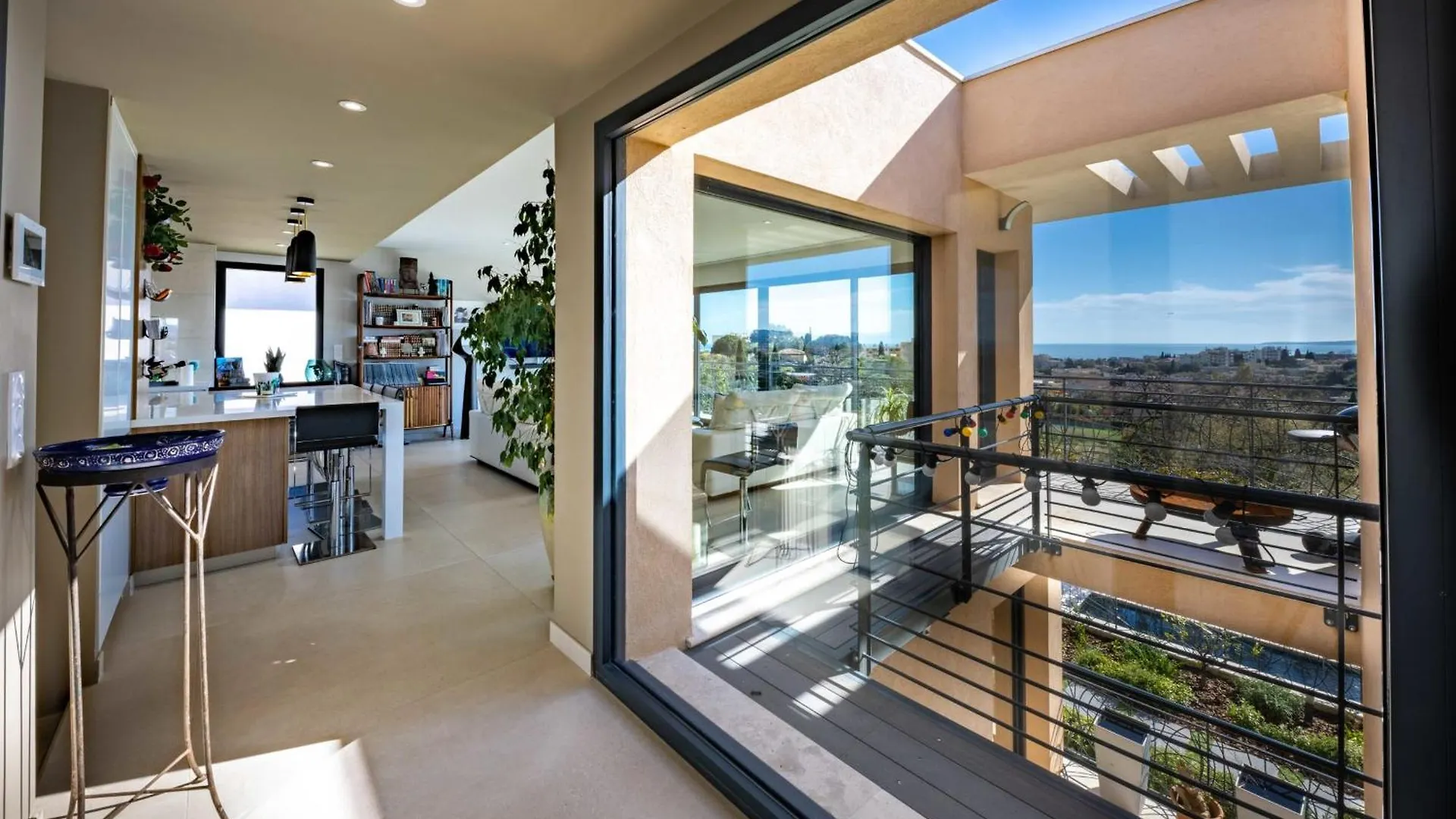 06Bk - Superb Contemporary Sea-View Villa Cagnes-sur-Mer France