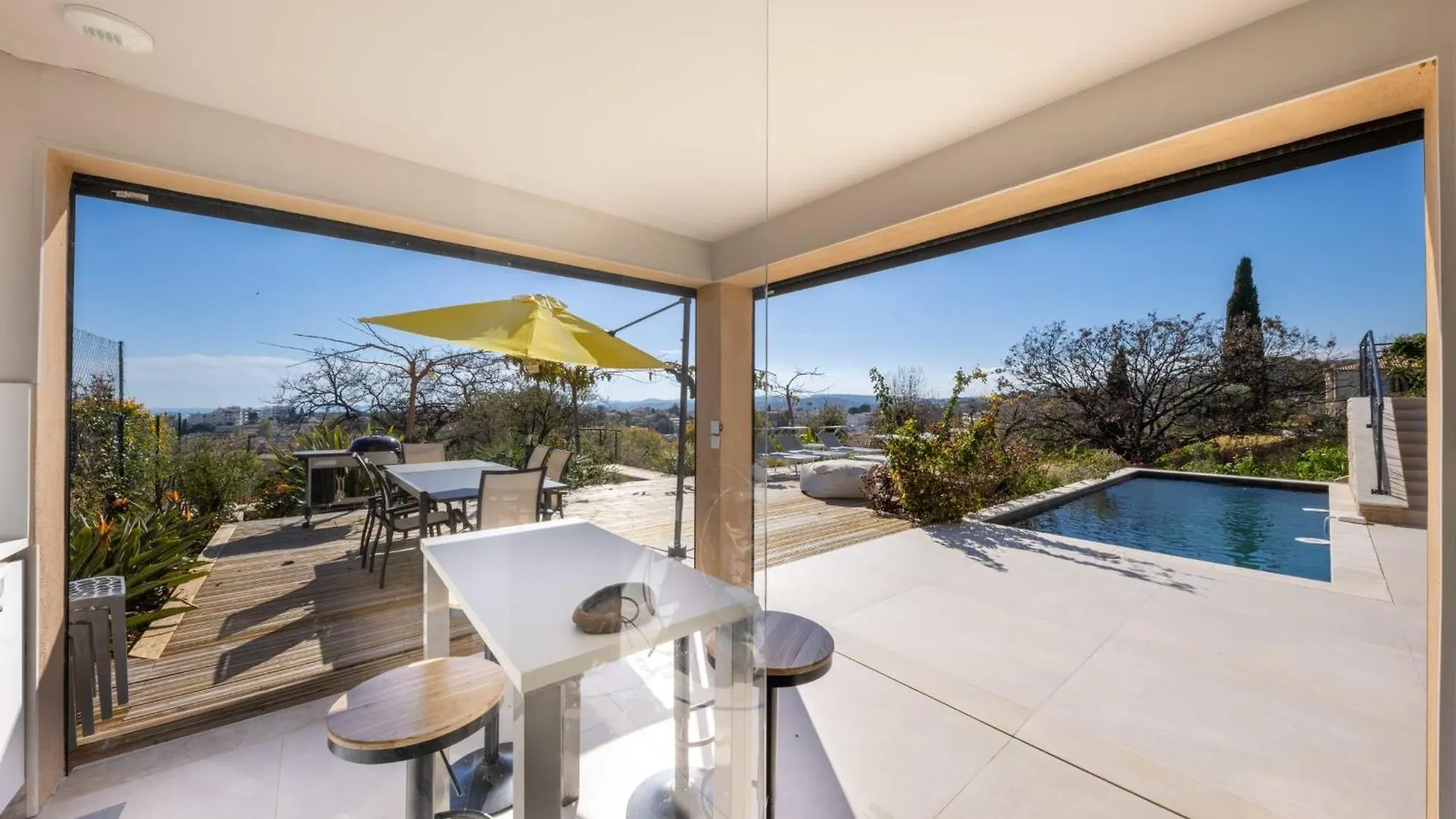 06Bk - Superb Contemporary Sea-View Villa 케인즈수르메르