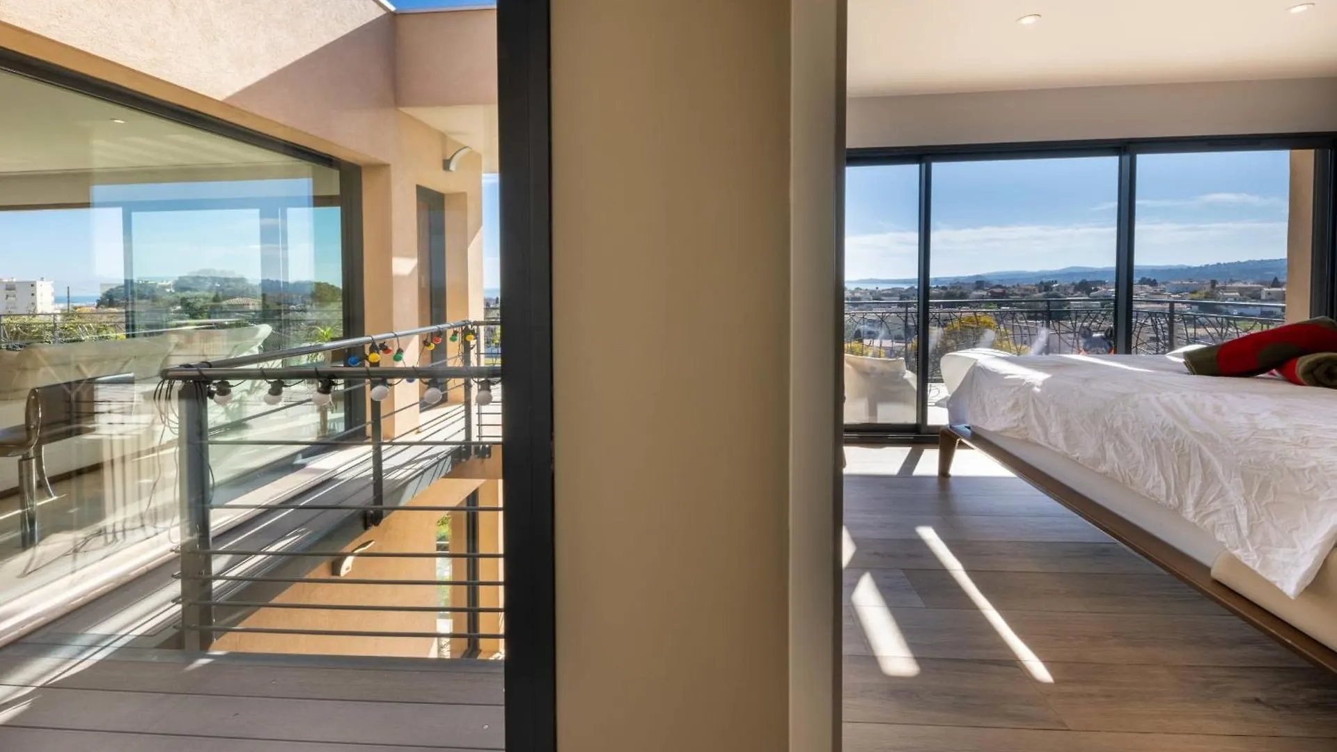 06Bk - Superb Contemporary Sea-View Villa Cagnes-sur-Mer