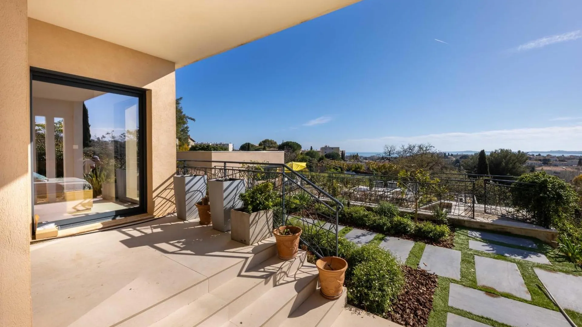 06Bk - Superb Contemporary Sea-View Villa Cagnes-sur-Mer