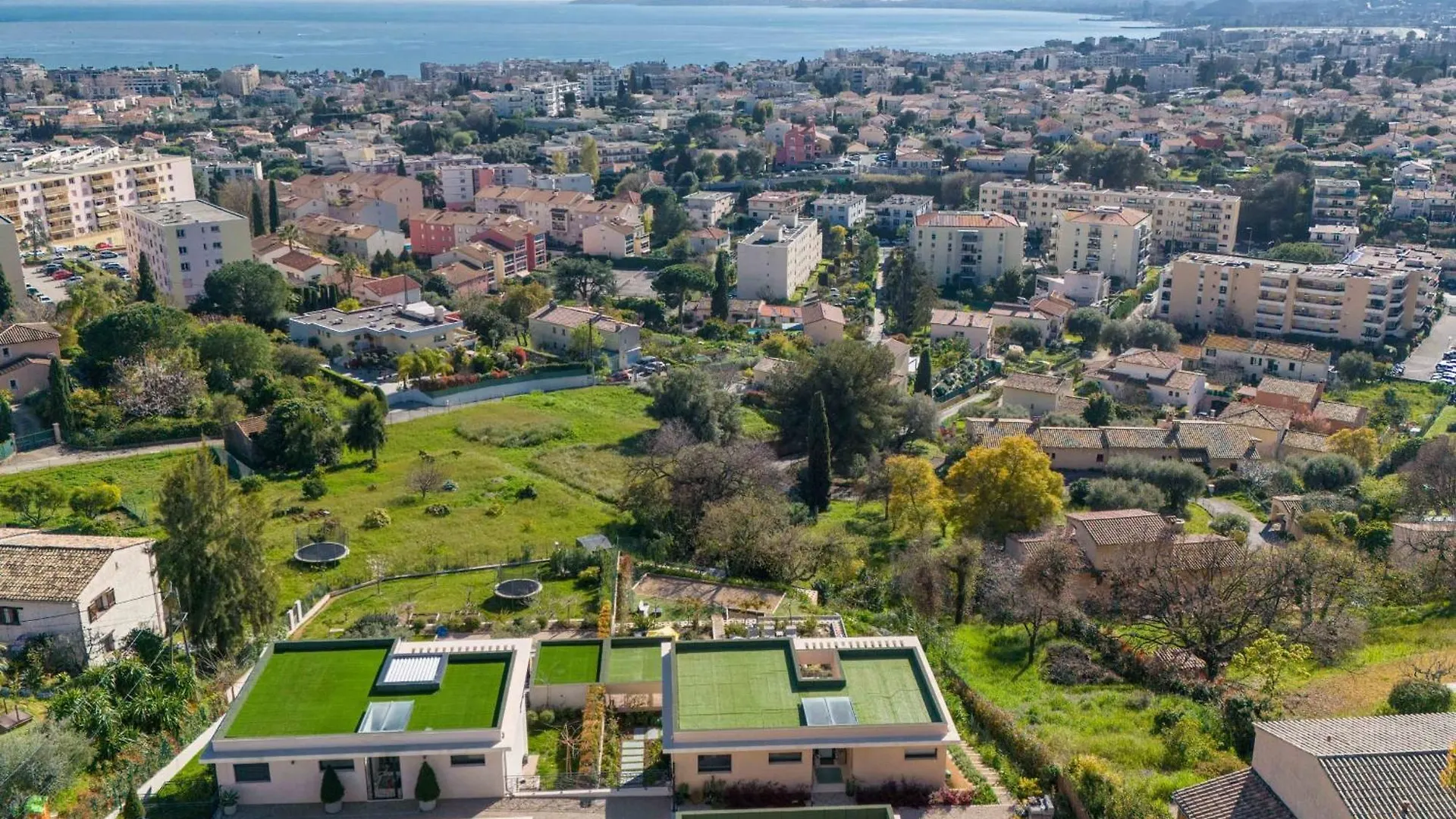06Bk - Superb Contemporary Sea-View Villa contacts