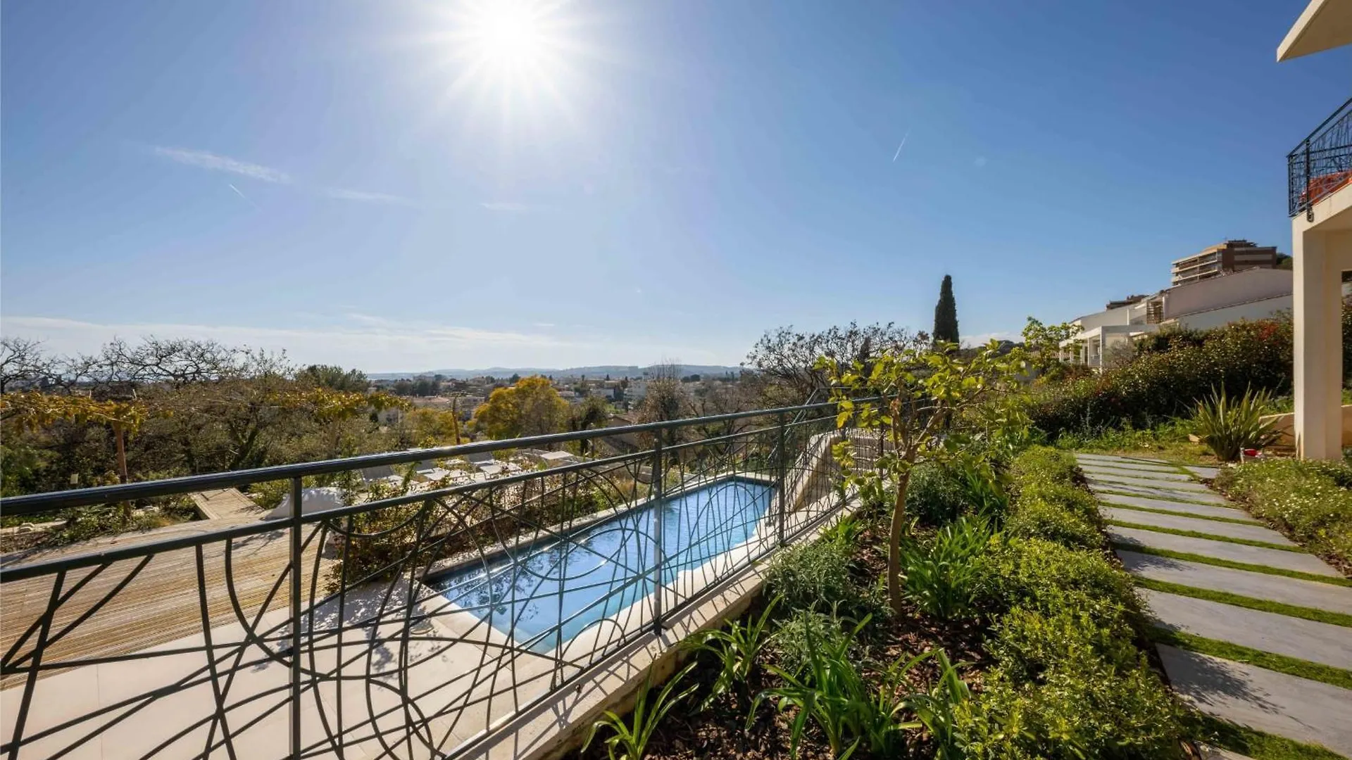 06Bk - Superb Contemporary Sea-View Villa Cagnes-sur-Mer France